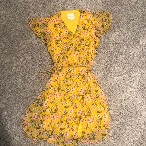 Beautiful wrap dress from Francesca’s.   Size XXS